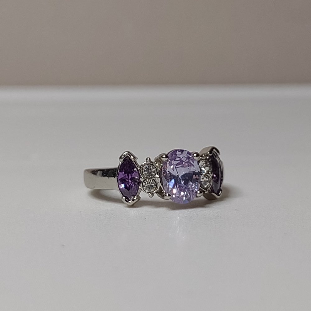 Pretty Silver Tone Ring With Purple Stones Size 8.75